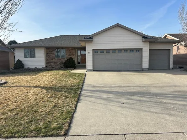 3305 Mulligan Dr, Yankton, SD 57078