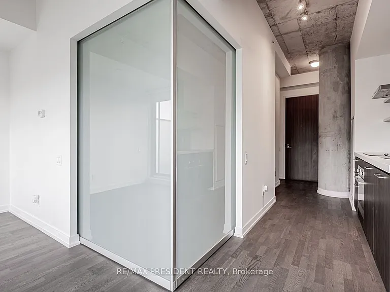 560 King St W #1005 — Photo 7