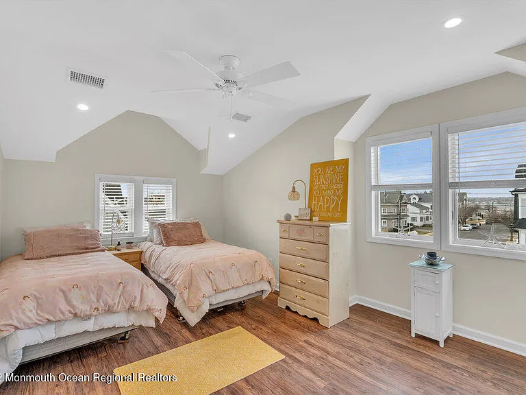 368 1st Ave — Photo 29