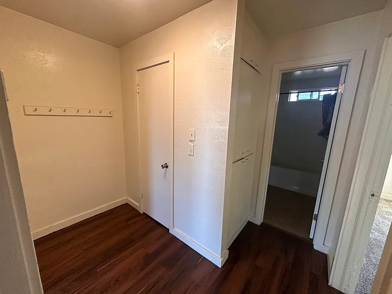 501 W Ross Ave — Photo 8