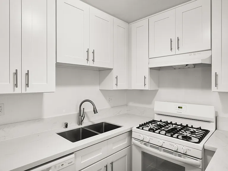 814 E Grand Ave #5 — Photo 7