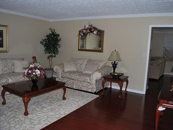 2nd image of 301 Deerfield Ln