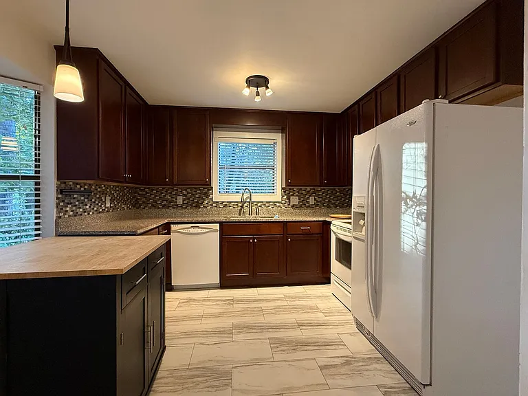 8 Shadywood Ct — Photo 6