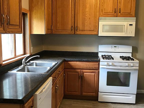 Kitchen, DW, microwave, gas stove