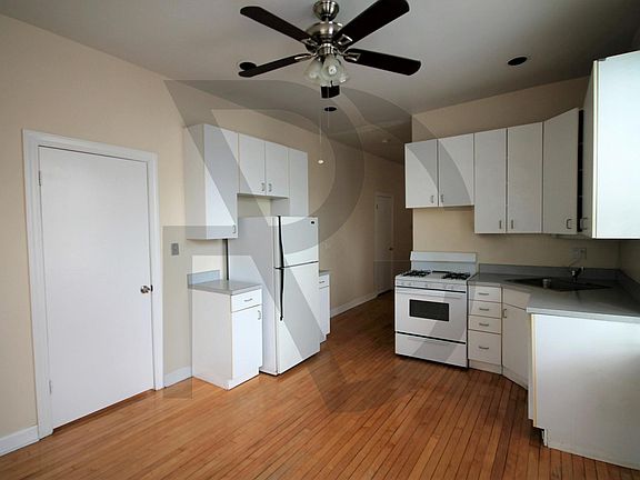3rd image of 2318-3R N Southport Ave #3R