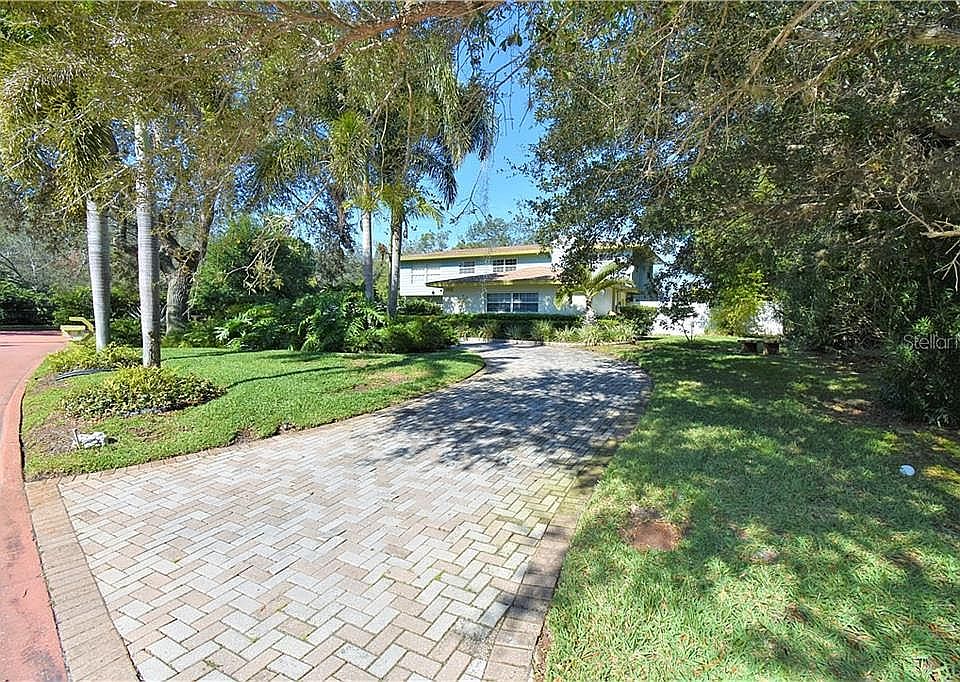2nd image of 2195 Vivian Way S