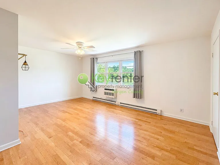 153 Maple Ave — Photo 9