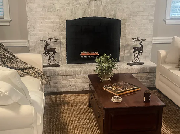 2310 Vineyard Ln, Charlotte, NC 28210