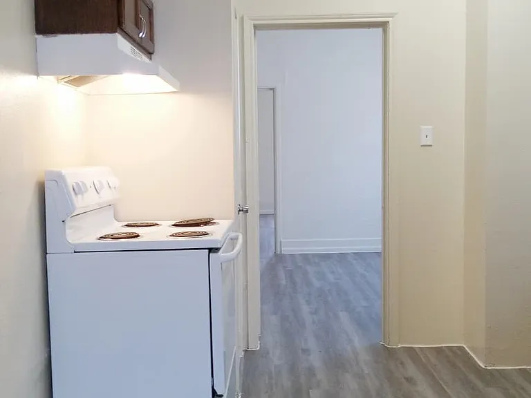 204 S Hackberry St #B — Photo 27