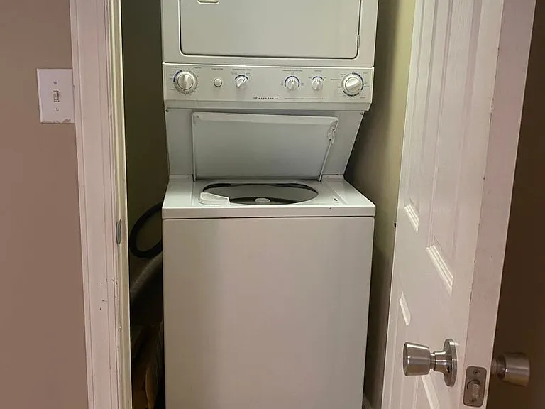 200-202 Rudolph Dr — Photo 6