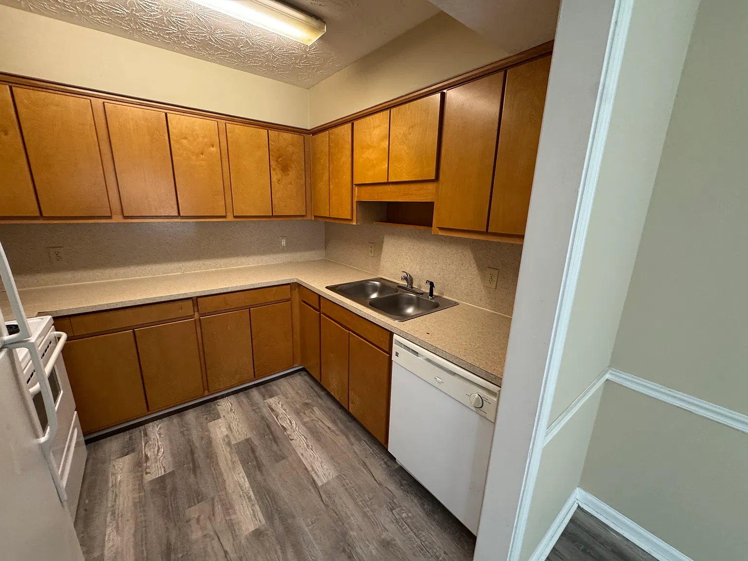 2 bed, 1.5 bath, 1100 sqft, $995 — Photo 2