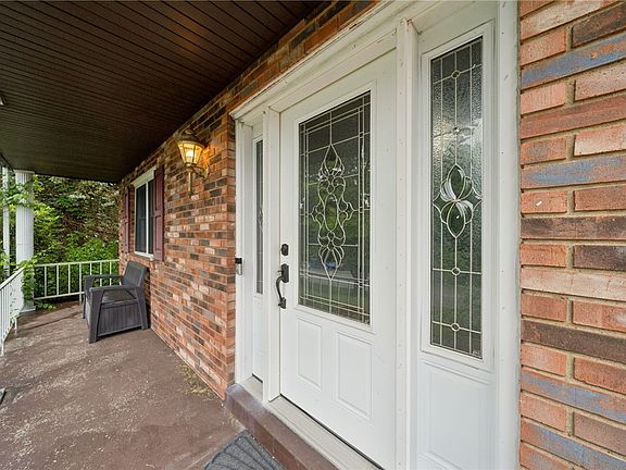 2nd image of 4044 Briarwood Dr