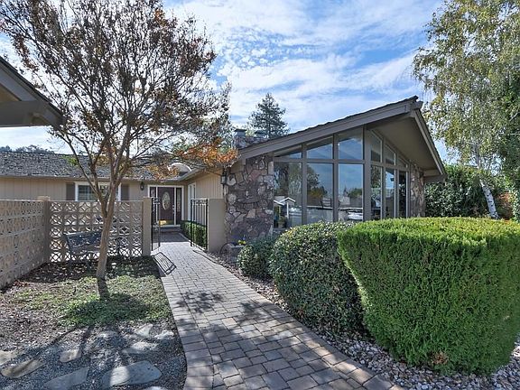 2nd image of 1214 Chateau Dr