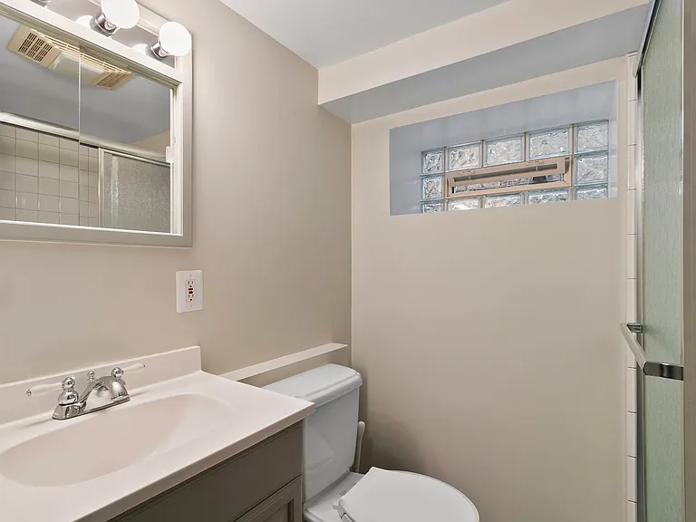 1031 Wesley Ave #1 — Photo 16