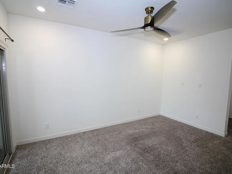 2215 W Harmont Dr — Photo 8