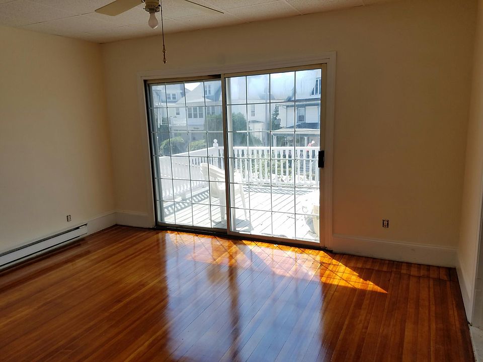 2nd image of 11 New Ocean St APT 4