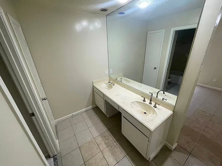 4520 Louisville Dr — Photo 12