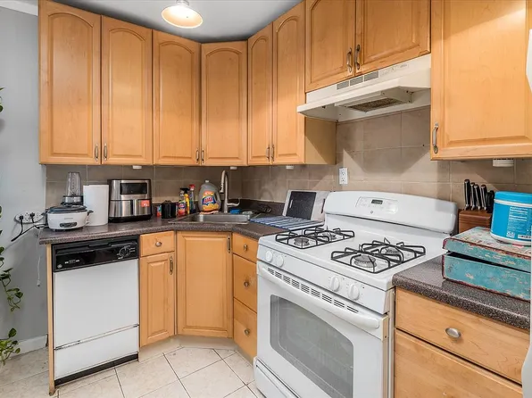 34-20 78th St #2J, Jackson Heights, NY 11372