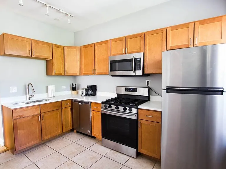 2751 N Seminary Ave #2 — Photo 2