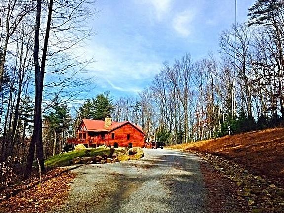 2nd image of 217 Chinquapin Ln