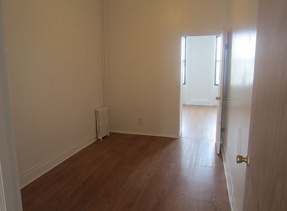 5th image of 406 Woodward Ave
