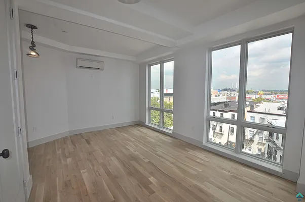 Rented by Evergreen Apartments BK | media 2