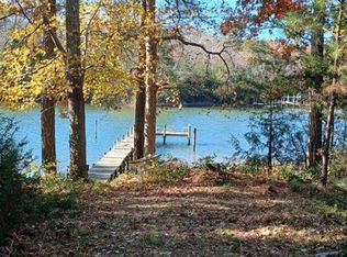 3 Hideaway Point Rd, Topping, VA 23169