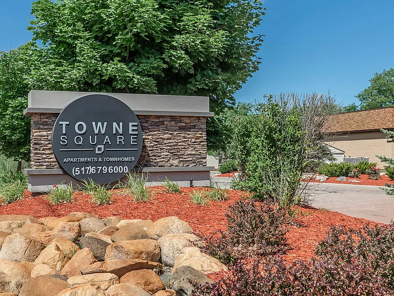 Towne Square Apartments and Townhomes — Photo 10