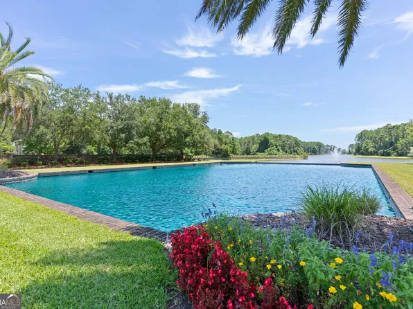 102 Clubhouse Cir, Saint Marys, GA 31558