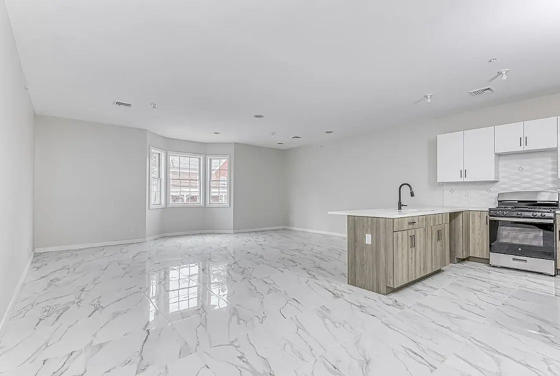 The Clove at Spring Street LLC - 129 Spring St. 203 — Photo 2