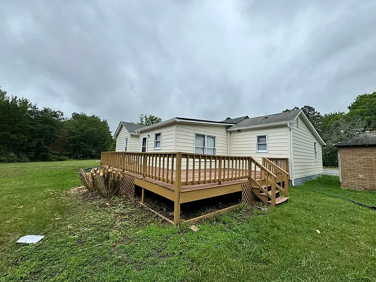 240 Lynbrook Rd — Photo 18