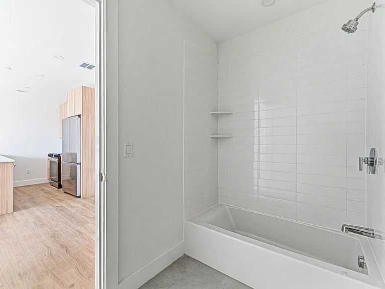 1035 Commonwealth Ave — Photo 40