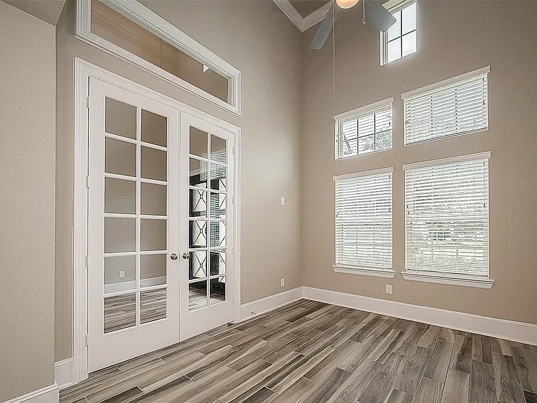 115 N Winter Sunrise Cir — Photo 9