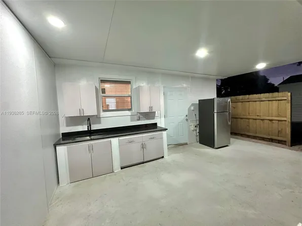 1211 W 34th St, Hialeah, FL 33012