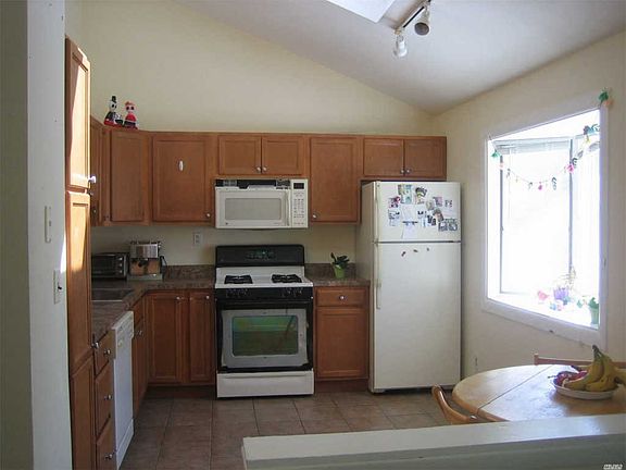 2nd image of 3 Antler Ln