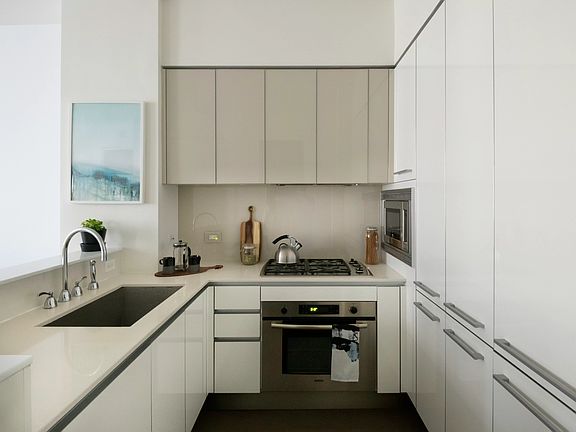 3rd image of 25 Broad St APT 5K