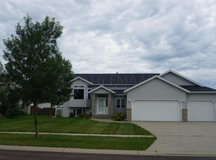 3321 Jackson St S, Fargo, ND 58104