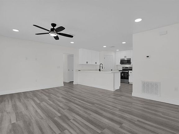 4th image of 1704 W 15th St