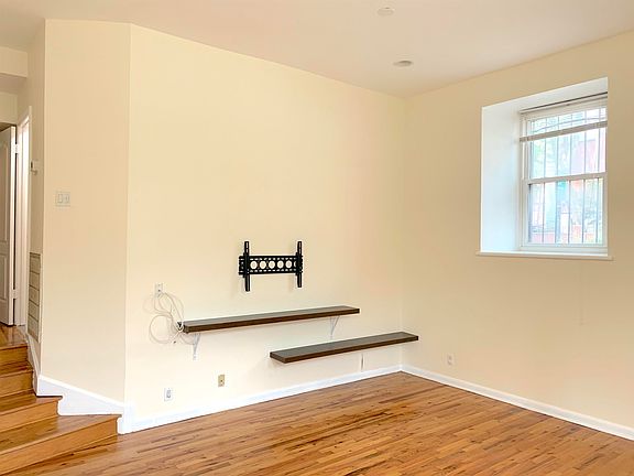 5th image of 297 Montgomery St APT 1E