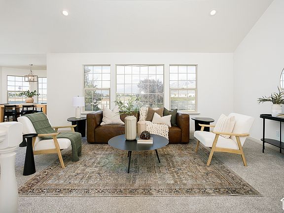 3rd image of 1742 W Renaissance Way