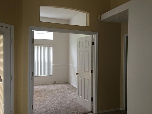 4th image of 136 Hanging Moss Dr