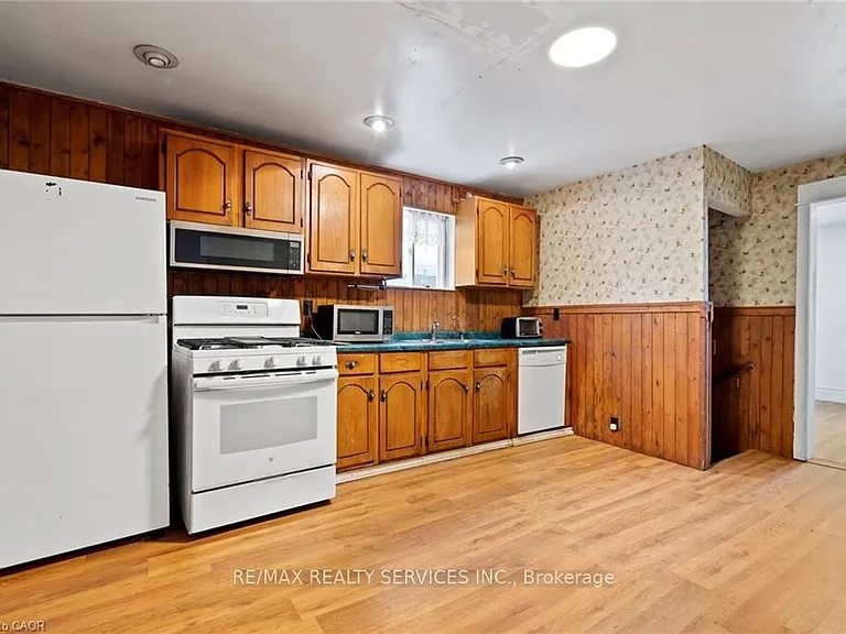 5292 Bridge St — Photo 7