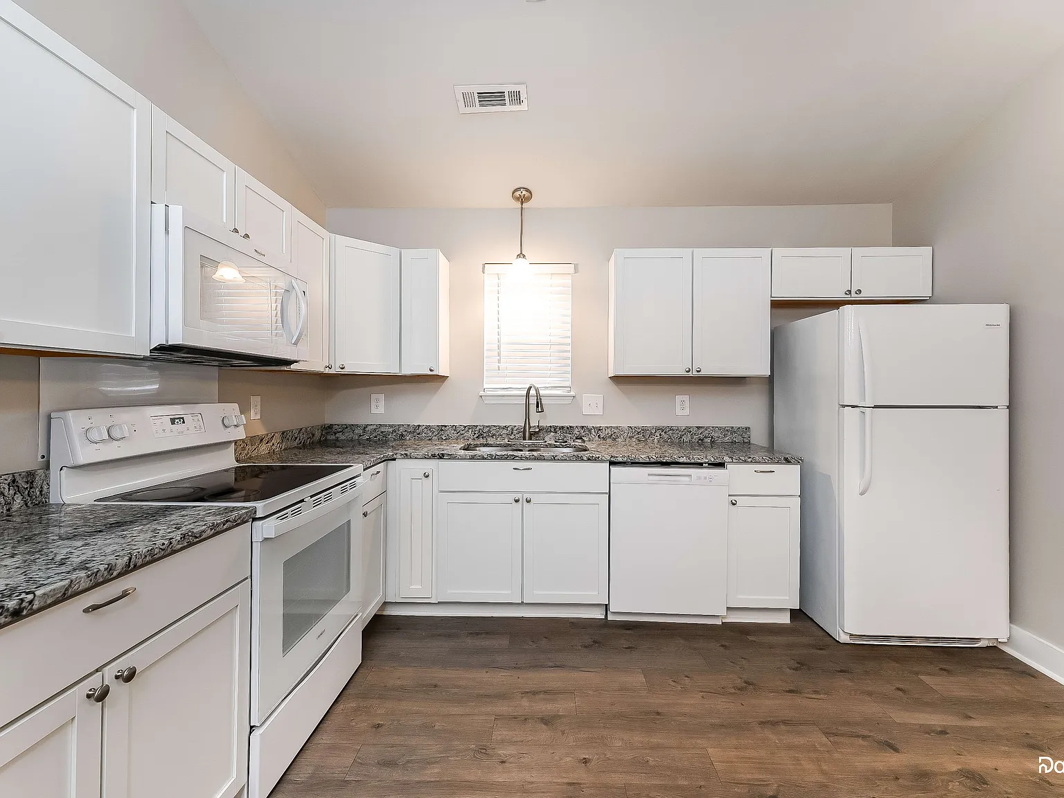 3 bed, 2.0 bath, 1100 sqft, $2,095 — Photo 2
