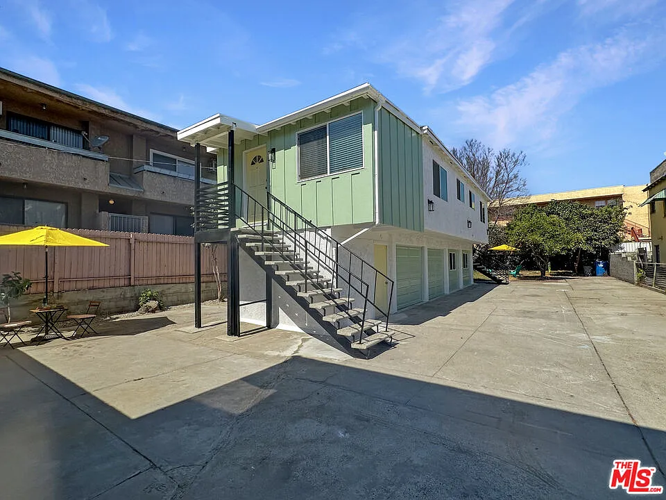 2 bed, 1.0 bath, 700 sqft, $2,450 — Photo 2