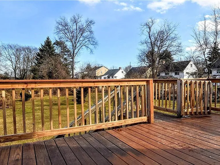 118 Webb Ave — Photo 7