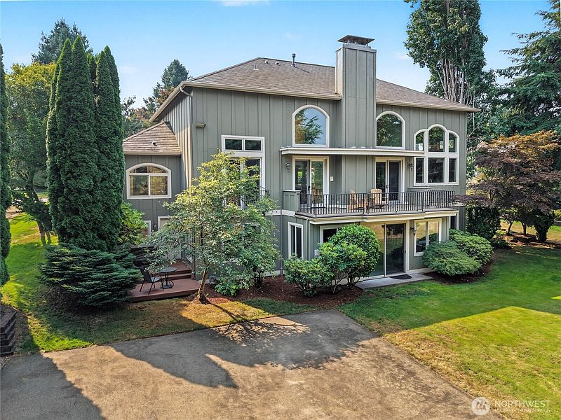 3rd image of 914 Harvest Drive SE