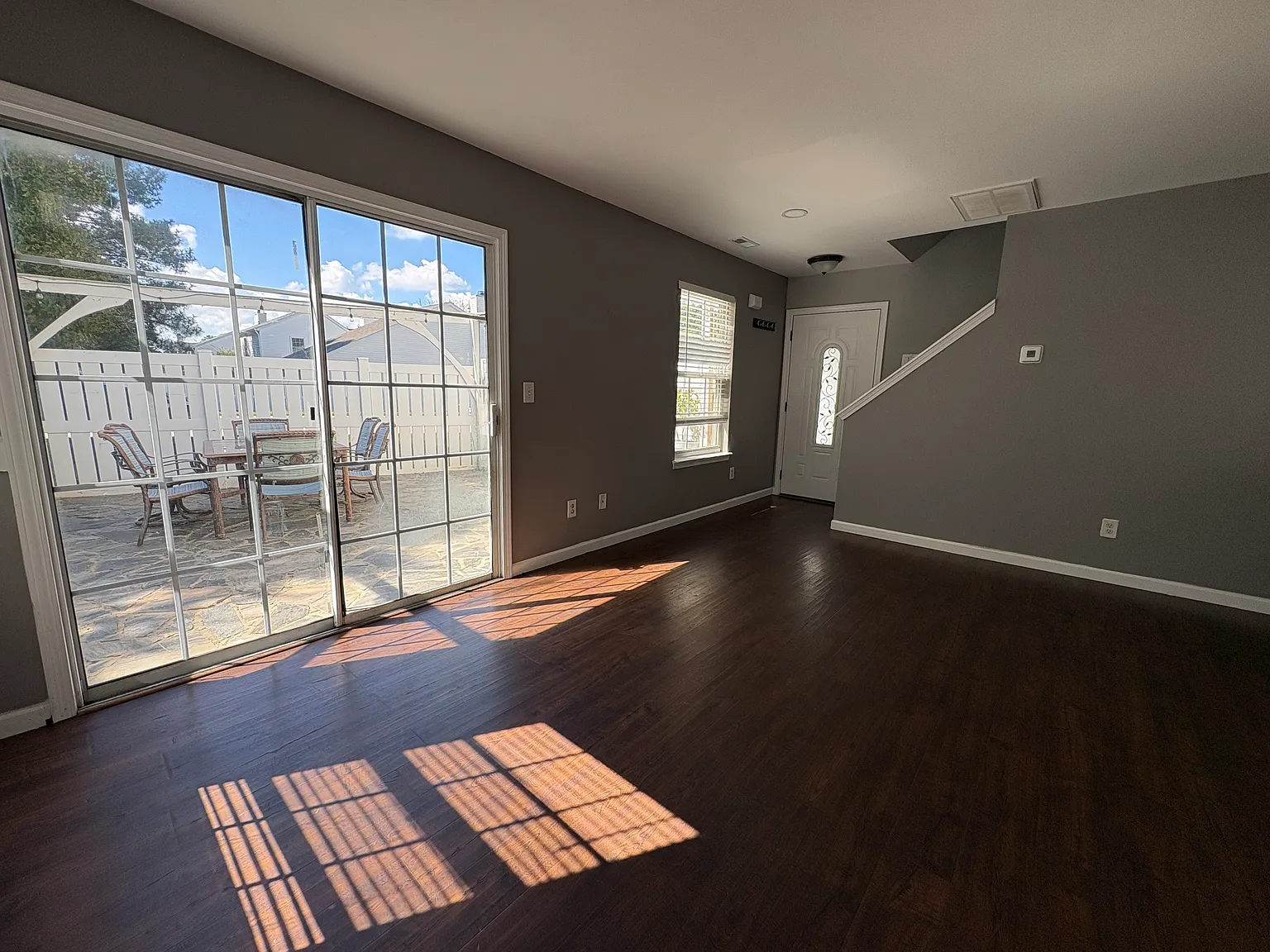 3 bed, 2.5 bath, 1360 sqft, $2,200 — Photo 2