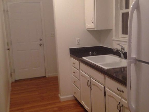 5th image of 25 Brady St