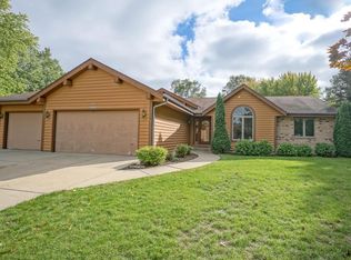 S56W29763 Windcrest Dr, Waukesha, WI 53189