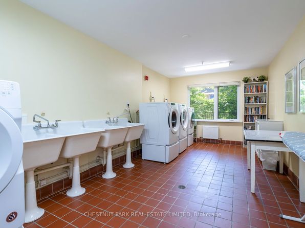 31 Rosedale Rd #103-C09, Toronto, ON M4W 2P5